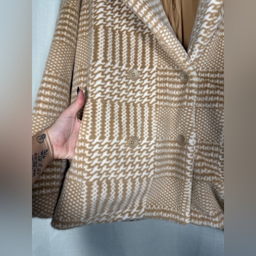 Elie. Elie Tahari Tan and White Houndstooth Faux Fur Double Breasted Jacket L - Picture 9 of 14